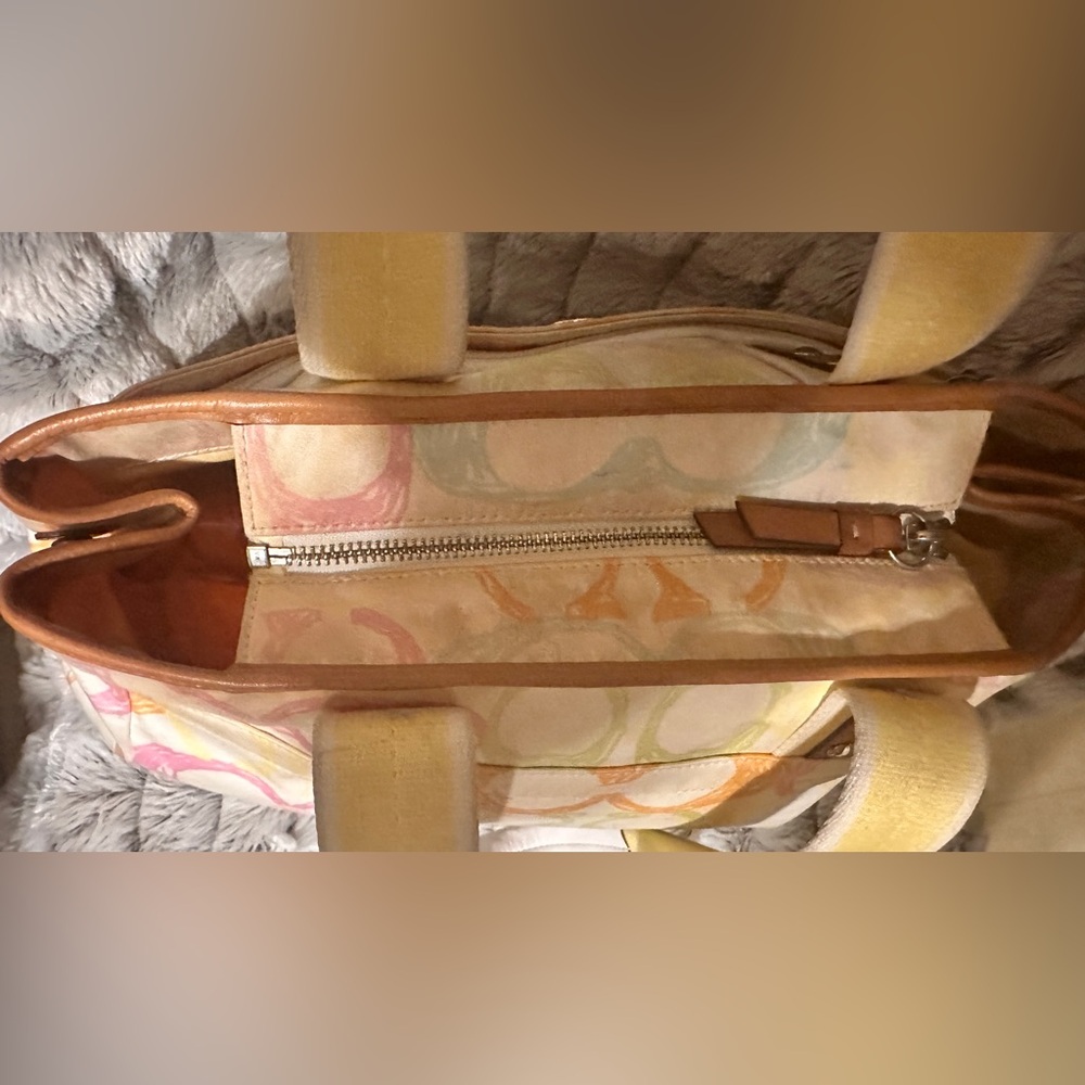 COACH poppy canvas tote/shoulder bag. - Picture 9 of 13